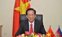 Turut membangun hubungan solidaritas dan persahabatan tradisional antara dua negara Vietnam-Kamboja
