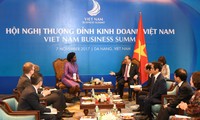 PM Vietnam, Nguyen Xuan Phuc secara terpisah menerima Wakil Presiden WB urusan kawasan Asia Timur-Pasifik dan Direktur Pelaksana WEF