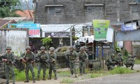 Tentara Filipina berbaku tembak secara sengit dengan kaum pembangkang Abu Sayyaf