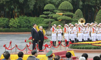 Sekjen KS PKV, Nguyen Phu Trong memimpin upacara penyambutan resmi dan melakukan pembicaraan dengan Sekjen, Presiden Tiongkok, Xi Jinping
