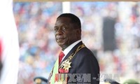 Presiden baru Zimbabwe membubarkan kabinet