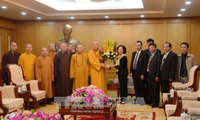 Kepala Departemen Penggerakan Massa Rakyat KS PKV, Truong Thi Mai menerima delegasi Pengurus Besar Shangha Buddha Vietnam