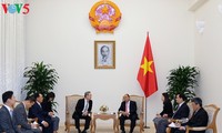 PM Vietnam, Nguyen Xuan Phuc menerima Presiden Grup Komunikasi Maekyung (Republik Korea), Chang Dae Whan