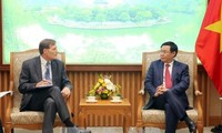 Deputi PM Vietnam, Vuong Dinh Hue menyambut bantuan USAID bagi badan-badan usaha Vietnam untuk berpartisipasi pada rantai suplai global