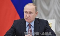   Pilpres Rusia: Presiden Vladimir Putin memberikan sendiri dokumen pencalonan 