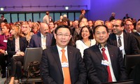 Deputi PM Vietnam, Vuong Dinh Hue menghadidi WEF 2018