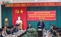 Wakil Harian Ketua MN Vietnam, Tong Thi Phong melakukan temu kerja dengan pimpinan Kabupaten Muong Nhe, Provinsi Dien Bien