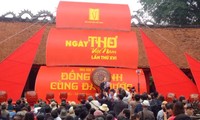 Hari Sajak Vietnam yang bergelora diadakan di beberapa daerah
