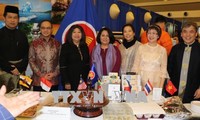 Selar Vietnam di Pekan Raya Pariwisata Ottawa, Kanada