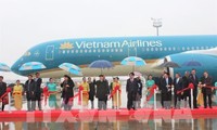 Sekjen KS PKV Nguyen Phu Trong menghadiri upacara serah-terima pesawat terbang Vietnam Airlines dan Vietjet Air di Perancis
