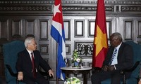 Sekjen KS PKV Nguyen Phu Trong melakukan pertemuan dengan Ketua Parlemen Kuba, Esteban Lazo Hernandes