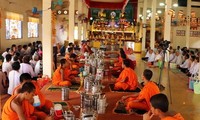 Komunitas orang Vietnam di Kamboja menyambut Hari Raya Chol Chnam Thmay