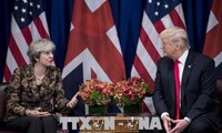  Pimpinan Inggris dan AS mengusahakan reaksi internasional dalam serangan di Suriah