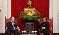 Delegasi Partai “Negeri Rusia Adil” melakukan kunjungan kerja di Vietnam