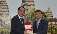 Vietnam dan Kamboja mendorong pertukaran dagang bilateral