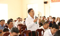 Pimpinan Partai Komunis dan Pemerintah Vietnam melakukan kontak dengan para pemilih di berbagai daerah