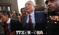 Mantan PM Malaysia, Najib Razak dibawa ke pengadilan dan harus menghadapi tuduhan korupsi
