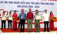 Perjalanan Darah Merah 2018: Lebih dari 2.000 orang ikut memberikan donor darah sukarela di Provinsi Vinh  Phuc