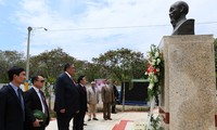 Rakyat Republik Dominikana  memuliakan Presiden Ho Chi Minh