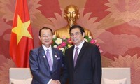 Ketua Kelompok Legislator Persahabatan Vietnam-Jepang, Pham Minh Chinh menerima Wakil Ketua Persekutuan Legislator Persahabatan Jepang-Vietnam