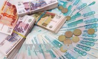 Kementerian Industri Rusia mempertimbangkan penggunaan mata uang lokal untuk membalas sanksi
