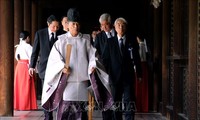 Tiongkok dan Republik Korea memberikan reaksi terhadap pengiriman benda sajian yang dilaksanakan PM Jepang kepada  Kuil Yasukuni