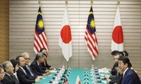 PM Jepang melakukan pembicaraan dengan timpalannya dari Malaysia
