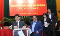 Hari kerja pertama Kongres Nasional VII Asosiasi Petani Vietnam