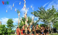 Pekan Budaya-Wisata Provinsi Kom Tum memberikan kesan kuat kepada para wisatawan