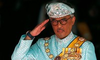 Raja Malaysia membacakan sumpah pelantikan