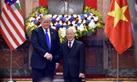Sekjen, Presiden Vietnam, Nguyen Phu Trong mengadakan pembicaraan dengan Presiden AS, Donald Trump