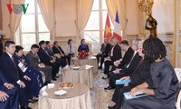 Ketua Majelis Rendah Perancis menyambut dan melakukan pembicaraan dengan Ketua MN Vietnam, Ibu Nguyen Thi Kim Ngan