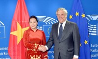 Ketua MN Nguyen Thi Kim Ngan melakukan pembicaraan dengan Presiden Parlemen Eropa