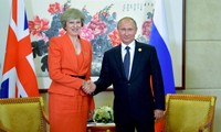 Presiden Rusia, Vladimir Putin dan PM Inggris, Theresa May melakukan pertemuan di sela-sela KTT G20