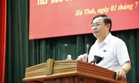Deputi PM Vietnam, Vuong Dinh Hue melakukan kontak dengan para pemilih di Provinsi Ha Tinh