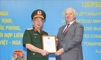 Deputi Menhan Vietnam, Nguyen Chi Vinh mendapat Bintang Persahabatan Federasi Rusia
