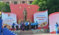 Mencanangkan gelombang  kegiatan memperingati HUT ke-90 Pembentukan Partai Komunis Vietnam