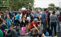 Masalah migran: Ratusan orang memblokade koridor antara Meksiko dan AS