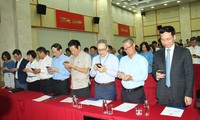 Kementerian Informasi dan Komunikasi Vietnam mencanangkan program mengirim SMS  “seluruh negeri bersinergi demi para miskin”