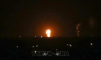Israel melakukan serangan udara terhadap Jalur Gaza untuk memberikan balasan terhadap peluncuran-peluncuran rocket