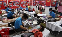Kaum remaja Kota Ho Chi Minh dengan antusias memberikan  penyumbangan darah sukarela