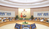 PM Vietnam, Nguyen Xuan Phuc memimpin sidang Badan Harian Pemerintah tentang penggelaran pengambilan pungutan  tanpa berhenti dalam tahun 2020