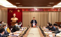 Sekretaris Komite Partai Komunis Kota Ha Noi, Vuong Dinh Hue: Tugas yang diprioritaskan  yakni tugas melawan wabah Covid-19 dan meminimalkan  dampak karena wabah ini