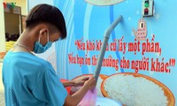 Wapres Vietnam, Dang  Thi Ngoc Thinh mengirim surat untuk memuji  Hoang Tuan Anh – pendiri “ATM beras”