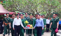 Mantan Presiden Truong Tan Sang menghadiri upacara belasungkawa para martir di Provinsi Ha Giang