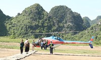Memandangi Kompleks Lanskap Trang An dengan helikopter