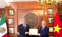 Mengangkat Konsul Honoris Kausa Vietnam di Meksiko
