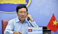 Deputi PM, Menlu Vietnam, Pham Binh Minh mengadakan pembicaraan telepon dengan Menlu Inggris, Domonic Raab 
