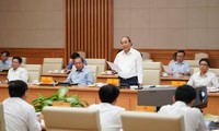 PM Nguyen Xuan Phuc memimpin sidang kerja Badan Harian Organisasi Partai dari Pemerintah dengan Komite Partai Komunis Kota Ho Chi Minh