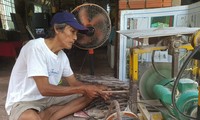 Mai Lam Phuong – Petani Lansia yang Membuka Arah Baru dalam Membuat Sumpit dan Sendok dari Pohon Api-Api